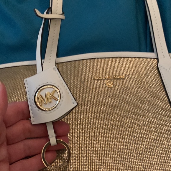 FINAL CHANCE!⭐️NWT, GORGEOUS MICHAEL KORS TOTE⭐️PRICED TO SELL ‼️ - Picture 5 of 16